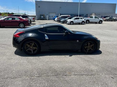 Used 2017 Nissan 370Z Touring RWD image 2