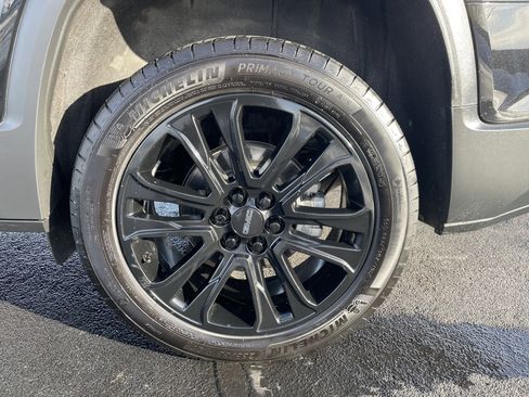 Used 2023 GMC Acadia SLE w/ Driver Convenience Package image 26