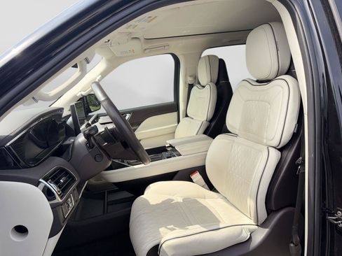 Used 2024 Lincoln Navigator Black Label AWD/4WD image 9