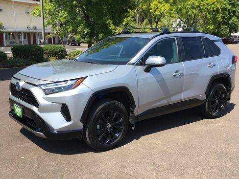 Used 2022 Toyota RAV4 SE w/ Convenience Package AWD/4WD image 13