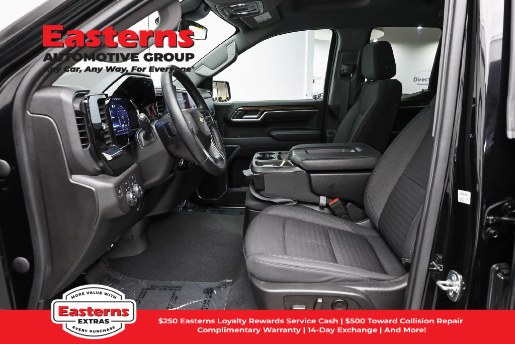 Used 2023 Chevrolet Silverado 1500 LT w/ Convenience Package II AWD/4WD image 15