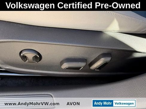 Used 2025 Volkswagen Jetta SE w/ Sunroof Package FWD image 10