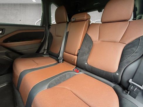 Used 2025 Subaru Forester Touring AWD/4WD image 28