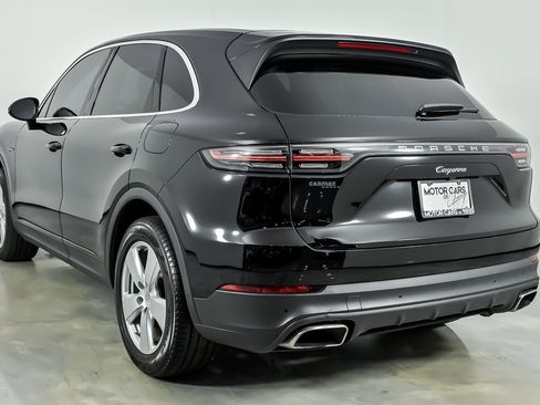 Used 2023 Porsche Cayenne AWD/4WD image 8