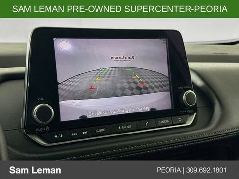 Used 2024 Nissan Rogue SV FWD image 13