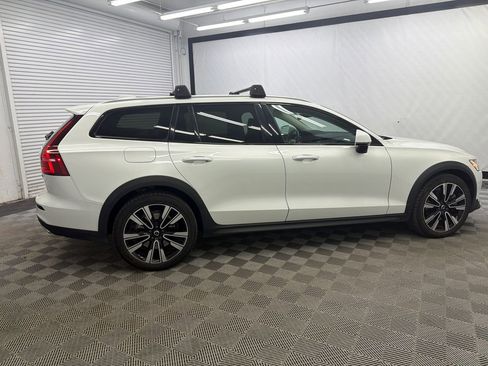 Used 2020 Volvo V60 T5 Cross Country image 6