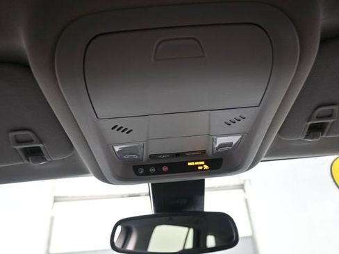 Used 2024 GMC Terrain SLE w/ Driver Convenience Package image 12