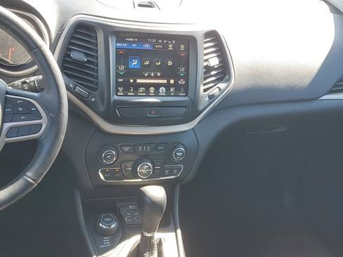 Used 2017 Jeep Cherokee High Altitude w/ Luxury Group AWD/4WD image 19