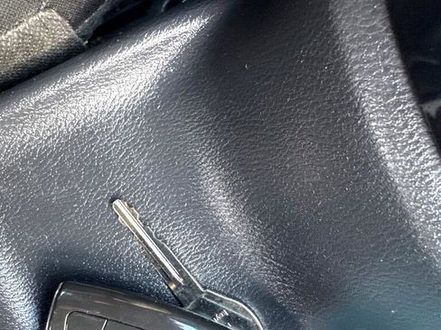 Used 2021 Nissan Versa SV image 31