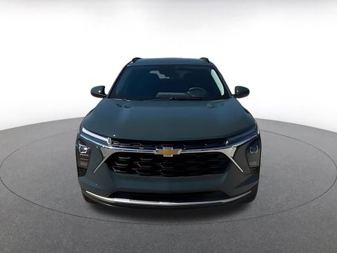 Used 2025 Chevrolet Trax LT FWD image 4
