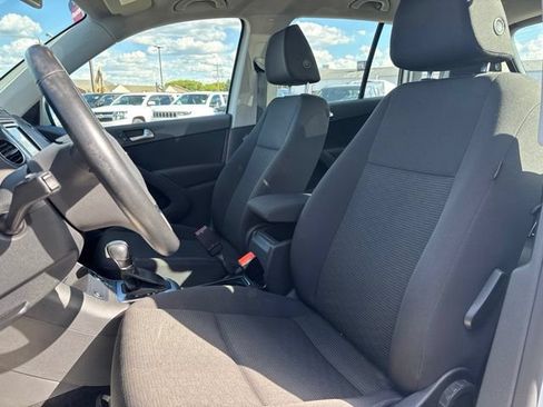 Used 2018 Volkswagen Tiguan Limited w/ Premium Package AWD/4WD image 14
