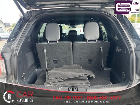 Used 2025 Ford Explorer ST-Line w/ ST-Line Street Pack AWD/4WD image 8