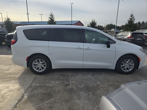 New 2026 Chrysler Voyager LX image 2