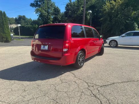 Used 2015 Dodge Grand Caravan SXT FWD image 4