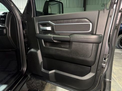 Used 2024 RAM 2500 Big Horn w/ Night Edition AWD/4WD image 18