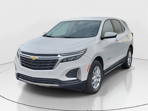 Used 2023 Chevrolet Equinox LT image 3