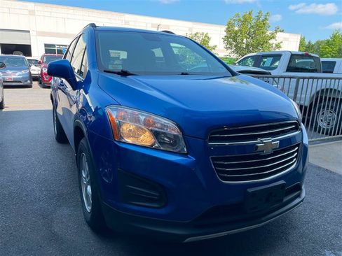 Used 2015 Chevrolet Trax LT w/ LT Sun and Sound Package FWD image 3