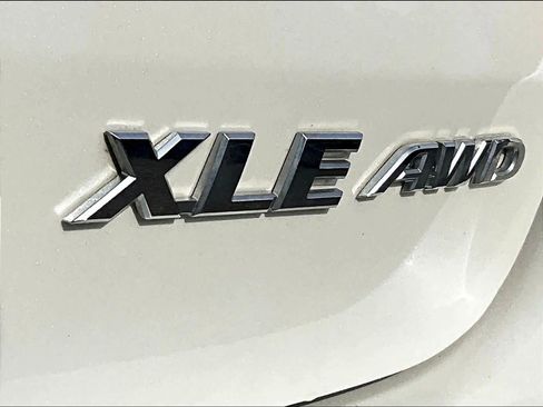 Used 2019 Toyota Highlander XLE image 30