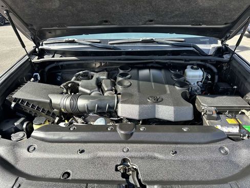Used 2021 Toyota 4Runner Venture AWD/4WD image 16