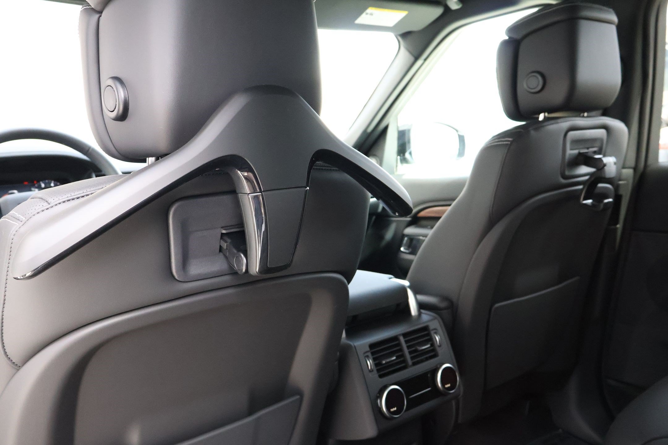 New 2026 Land Rover Discovery Dynamic SE AWD/4WD image 18