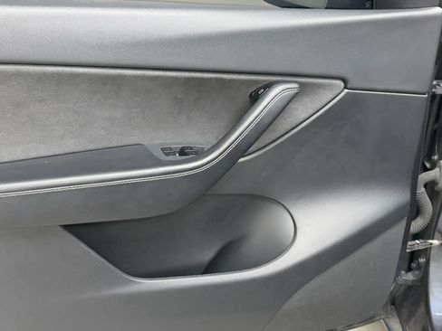 Used 2021 Tesla Model Y Long Range AWD/4WD image 19
