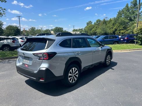 Used 2024 Subaru Outback Premium AWD/4WD image 4