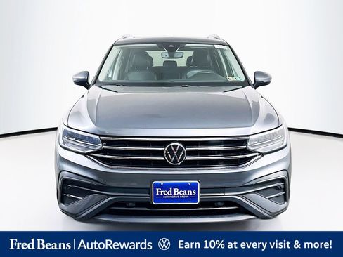 Certified 2023 Volkswagen Tiguan SE w/ Panoramic Sunroof Package AWD/4WD image 2