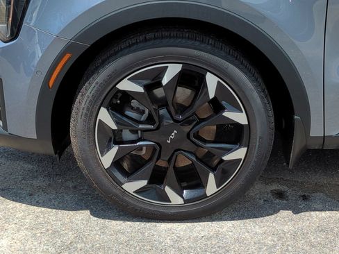 Certified 2025 Kia Sorento SX FWD image 11