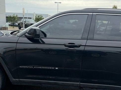 Used 2023 Jeep Grand Cherokee L Laredo w/ Luxury Tech Group I AWD/4WD image 6