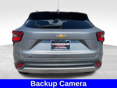 Used 2025 Chevrolet Trax LT w/ LT Convenience Package FWD image 4