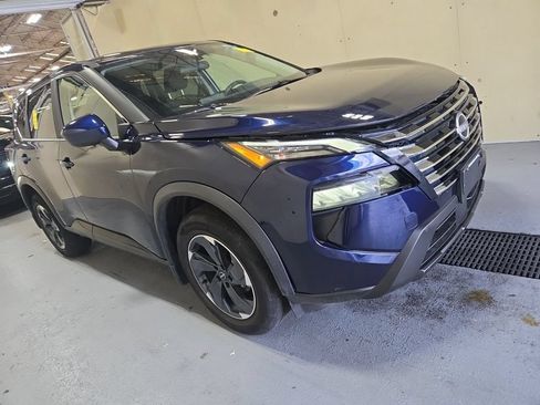 Used 2026 Nissan Rogue SV AWD/4WD image 3