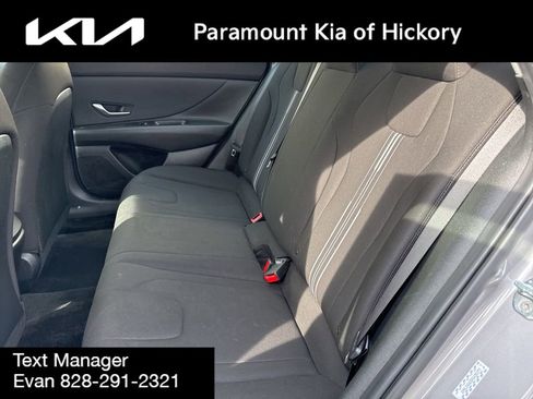 Used 2023 Hyundai Elantra SEL w/ Convenience Package image 13