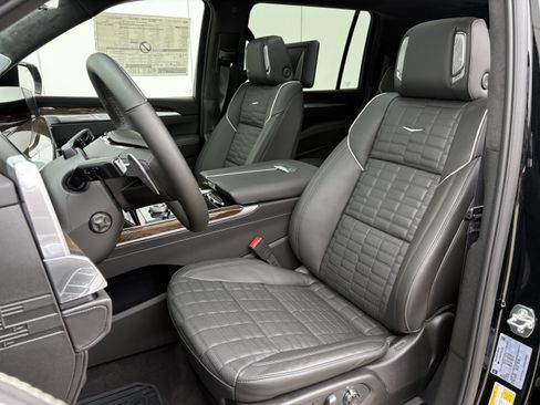 New 2026 Cadillac Escalade ESV Platinum Sport w/ LPO, ONYX Package AWD/4WD image 12