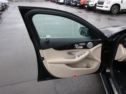 Used 2018 Mercedes-Benz C 300 Sedan image 9