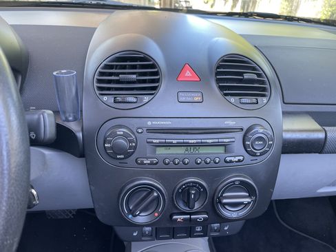 Used 2005 Volkswagen Beetle GLS FWD image 11