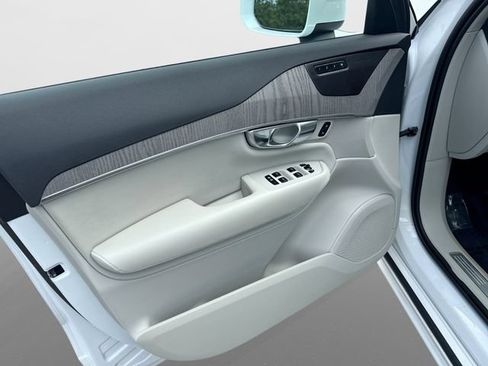 Certified 2025 Volvo XC90 T8 Plus w/ Protection Package AWD/4WD image 18