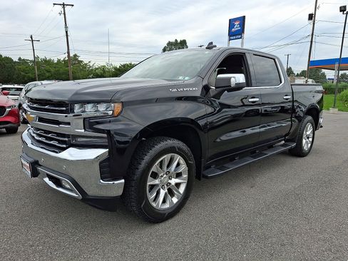 Used 2019 Chevrolet Silverado 1500 LTZ w/ LTZ Premium Package AWD/4WD image 3