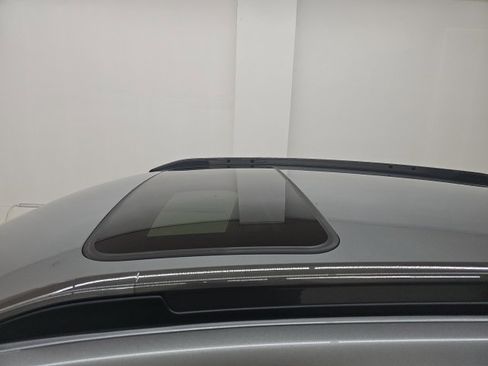 Used 2025 Chevrolet Trax ACTIV w/ Sunroof Package image 5