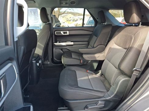Used 2022 Ford Explorer XLT image 10