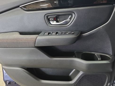 Used 2025 Honda Pilot Sport image 32