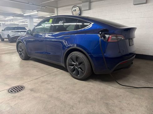 Used 2024 Tesla Model Y Long Range RWD image 8