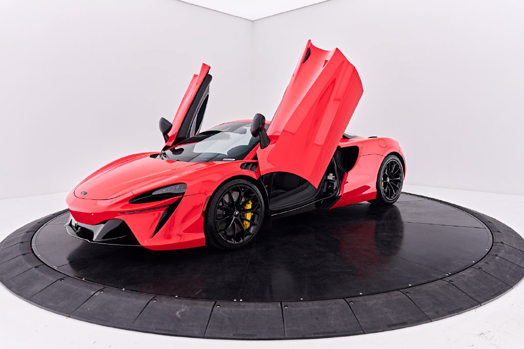 Used 2025 McLaren Artura Spider RWD image 26