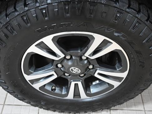 Used 2017 Toyota Tacoma TRD Sport w/ Tow Package (A/T) AWD/4WD image 20