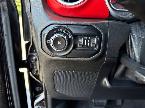 Used 2020 Jeep Wrangler Unlimited Rubicon AWD/4WD image 10