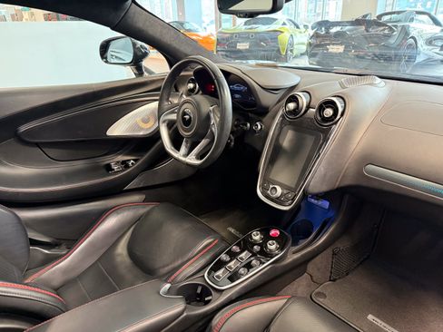 Used 2022 McLaren GT RWD image 6