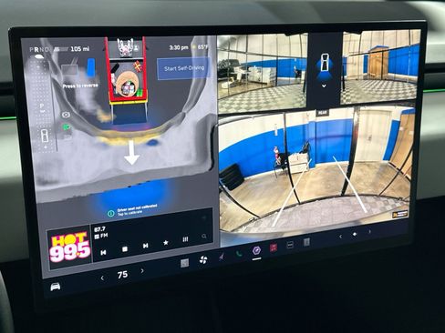 Used 2024 Tesla Cybertruck AWD Crew Cab image 23