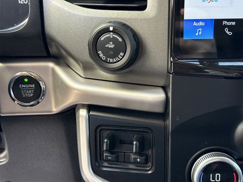 Certified 2024 Ford Expedition XLT image 24