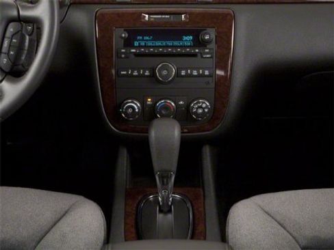 Used 2010 Chevrolet Impala LTZ image 13