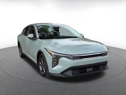Used 2025 Kia K4 LXS image 2