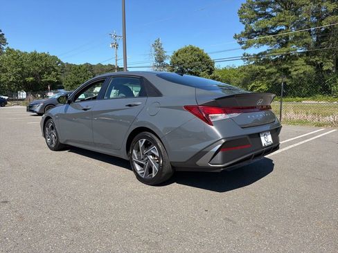 Used 2025 Hyundai Elantra Sport FWD image 7
